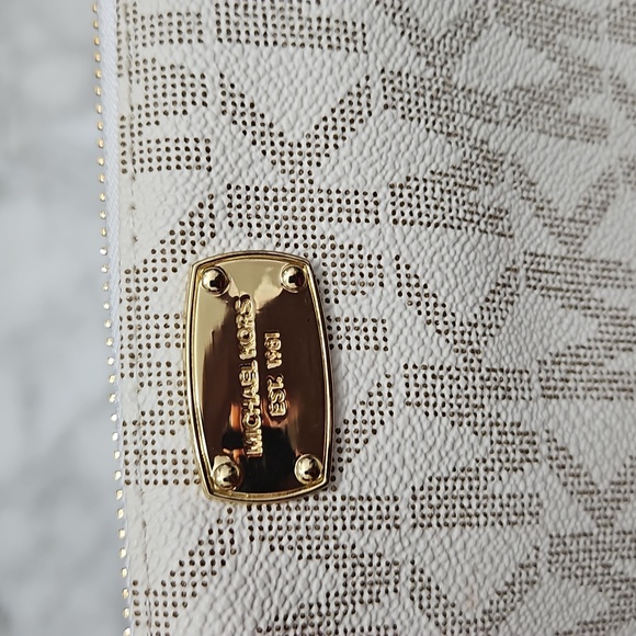 Michael Kors White BELT Bag NWT - Picture 2 of 4